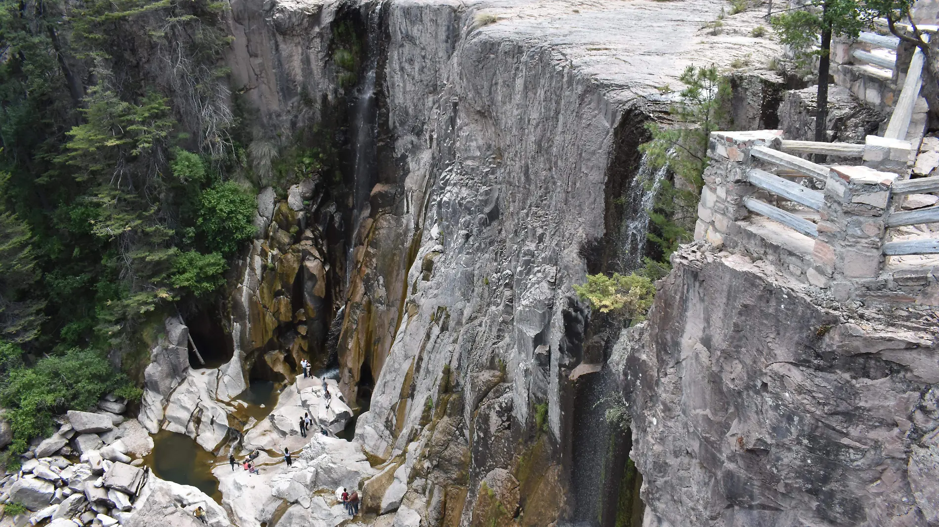 CASI SIN AGUA LA CASCADA DE CUSARARE (3)